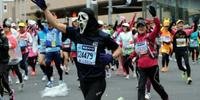 Maratona de Tóquio é marcada pela irreverência de participantes