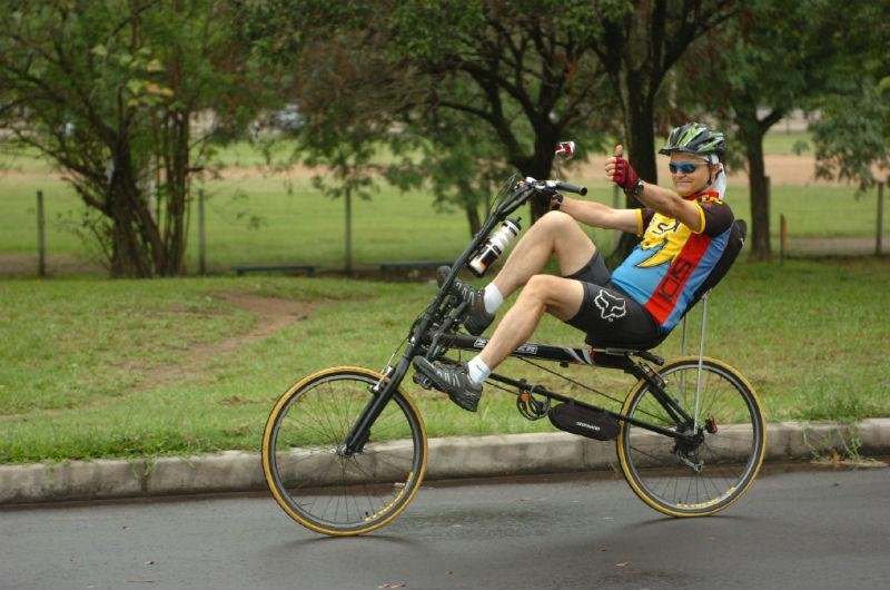 Bicicleta reclin&aacute;vel come&ccedil;a a ganhar em Porto Alegre
