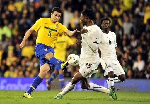 Leandro Dami&atilde;o forma o ataque titular da sele&ccedil;&atilde;o brasileira
