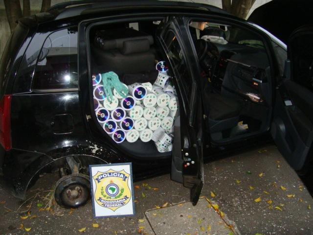 Motorista que jogou carro contra viaturas foi preso por tentativa de homic&iacute;dio