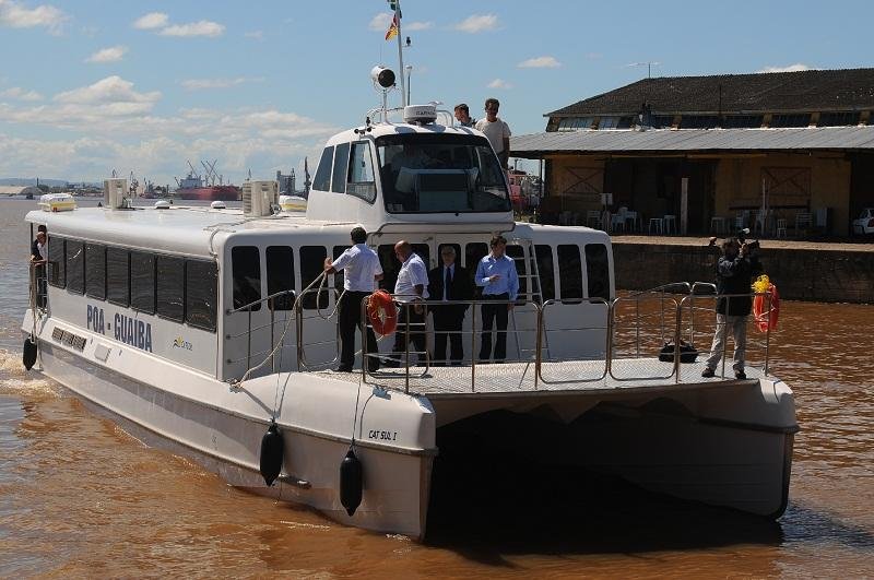 Travessia entre Gua&iacute;ba e Porto Alegre dura 20 minutos
