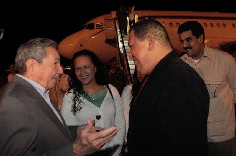 Ch&aacute;vez na chegada a Havana