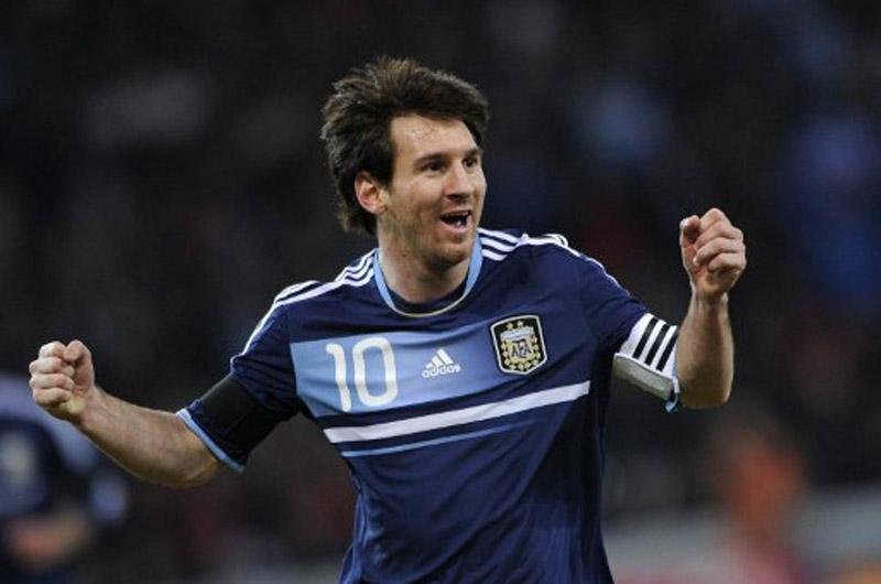 Messi marca tr&ecirc;s gols em amistoso entre Argentina e Su&iacute;&ccedil;a