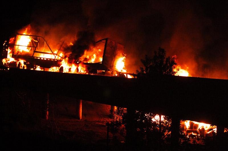 Ponte ficou comprometida ap&oacute;s a explos&atilde;o de um caminh&atilde;o com carga inflam&aacute;vel