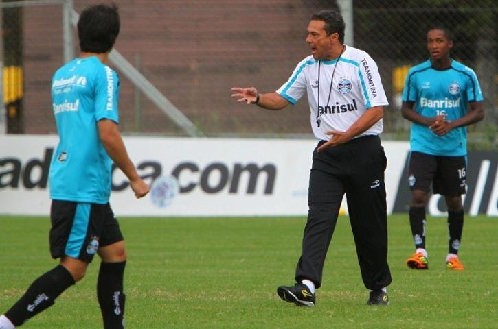 T&eacute;cnico ficou conhecido por ajudar na busca de refor&ccedil;os