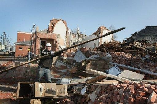 Tornados j&aacute; causam pelo menos 13 mortes nos Estados Unidos