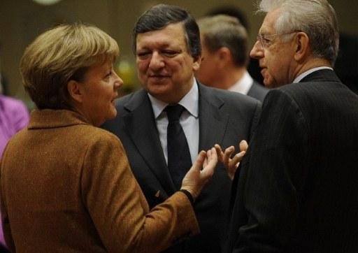 Chanceler Angela Merkel conversa com presidente da comiss&atilde;o europeia e premi&ecirc; italiano