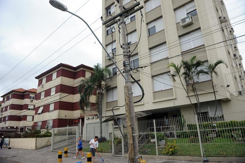 Poste foi escorado pela CEEE
