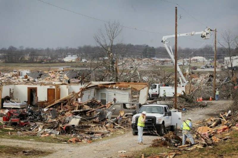 Harrisburg ainda se recupera do tornado que matou seis pessoas