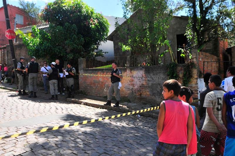 Inc&ecirc;ndio destruiu resid&ecirc;ncia no bairro S&atilde;o Jos&eacute;