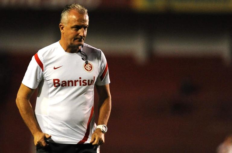 Dorival projeta jogo-chave contra o Santos