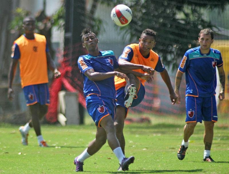 Rubro-Negro n&atilde;o contar&aacute; com tr&ecirc;s titulares na partida deste domingo