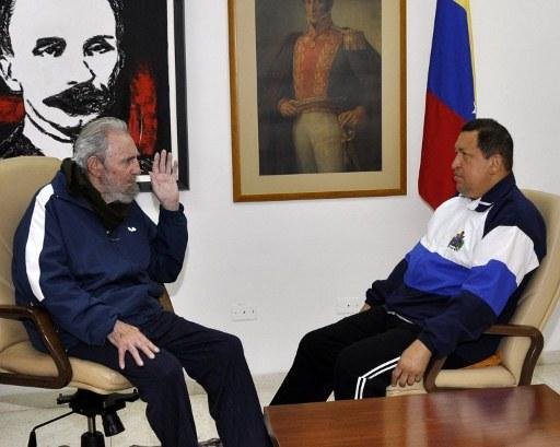 Ch&aacute;vez aparece em v&iacute;deo ao lado de Fidel Castro ap&oacute;s opera&ccedil;&atilde;o em Cuba