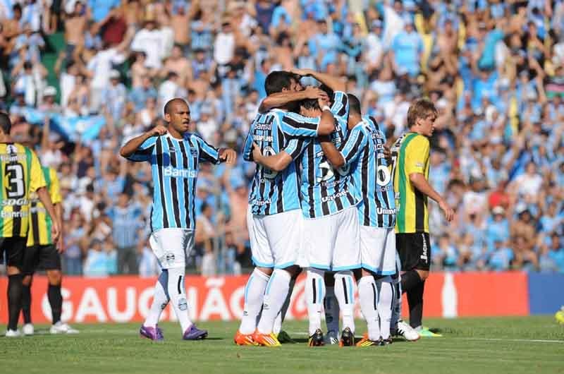 Acompanhe Cer&acirc;mica x Gr&ecirc;mio em tempo real