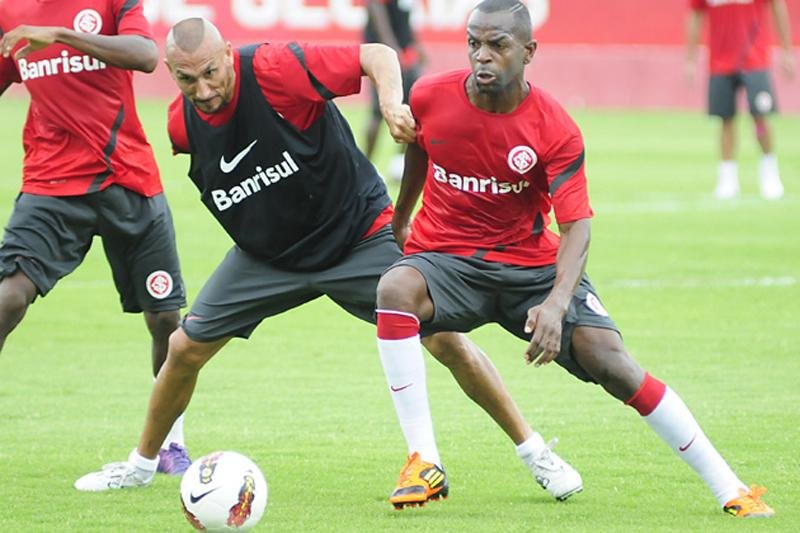 Gui&ntilde;azu treina normalmente e poder&aacute; enfrentar o Santos