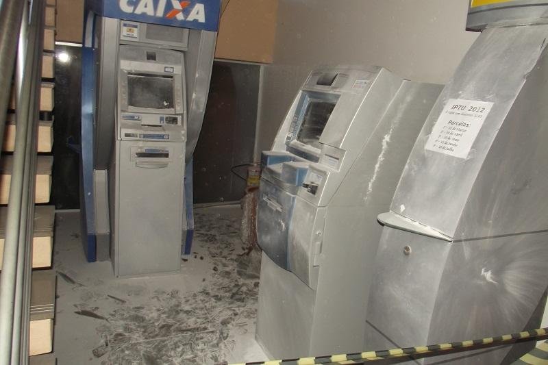 Um dos tr&ecirc;s equipamentos do local foi arrombado