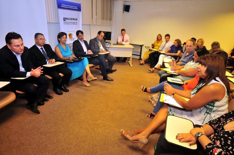 Termina sem acordo reuni&atilde;o entre governo e professores sobre reajuste