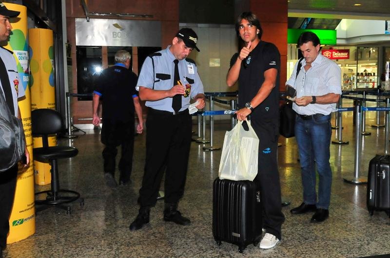 Gr&ecirc;mio embarca para enfrentar o River Plate pela Copa do Brasil