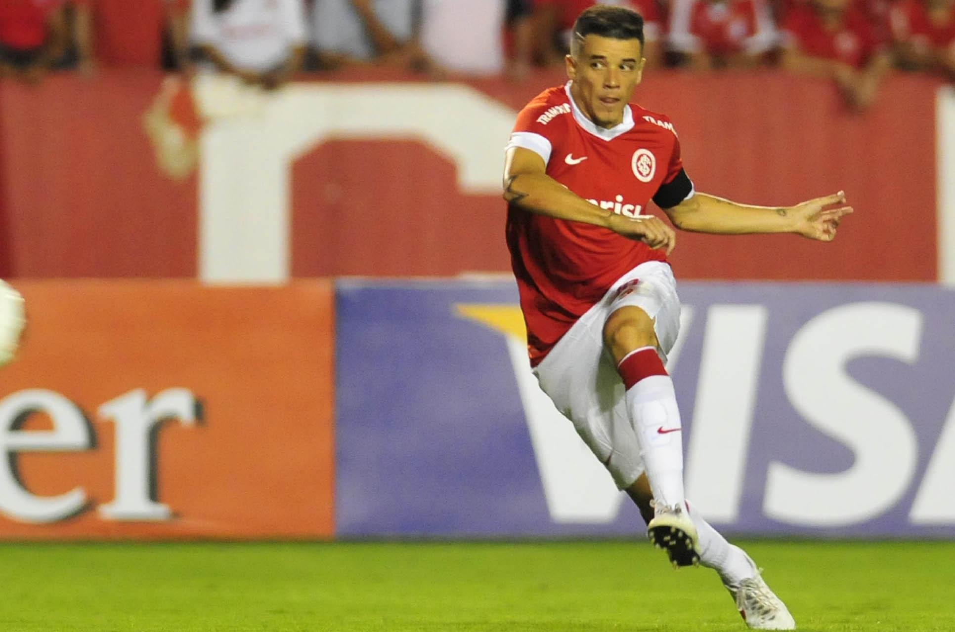 Argentino pede cuidado, mas garante Inter no ataque na Vila Belmiro