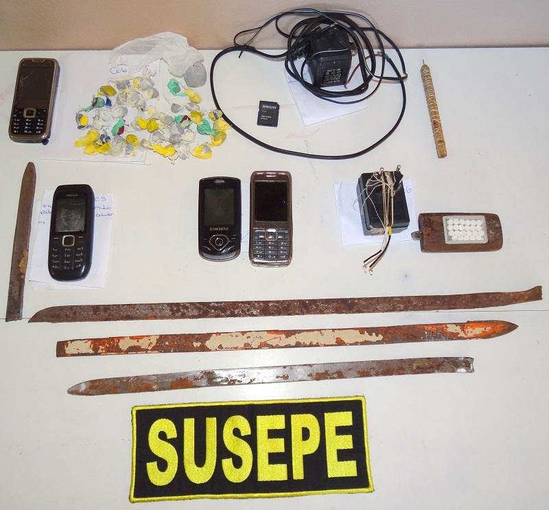 Material foi jogado para dentro do pres&iacute;dio