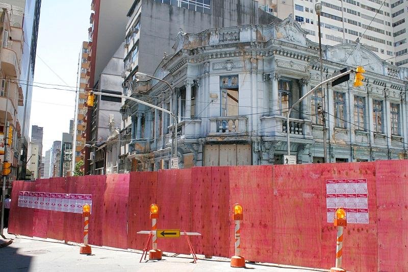 Passagem no entorno de obra ser&aacute; liberada ap&oacute;s mais de 20 dias