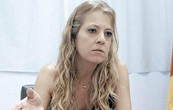 Shana Luft Hartz, 32 anos, &eacute; delegada adjunta da 17&ordf; Delegacia de Pol&iacute;cia de Porto Alegre