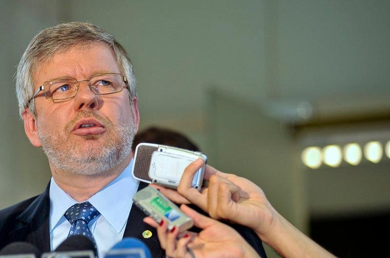 Marco Maia  disse que o governo reconhece que h&aacute; problemas de relacionamento com a base aliada