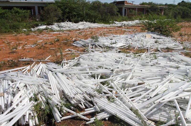 Canoas interdita &aacute;rea com 30 mil l&acirc;mpadas fluorescentes descartadas em Canoas