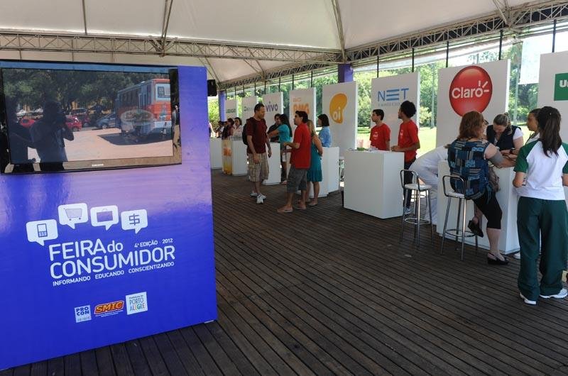 Diversas empresas est&atilde;o no local para atender aos visitantes