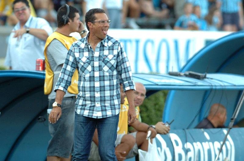 Com a vit&oacute;ria, o time alcan&ccedil;a a lideran&ccedil;a do Grupo 2