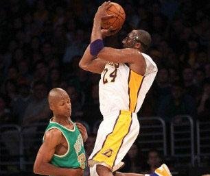 Astro Kobe Bryant foi o cestinha da partida no Staples Center com 26 pontos