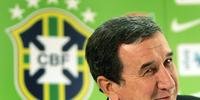 Ex-técnico da Seleção Brasileira afirmou que Mano Menezes precisa permanecer à frente da equipe