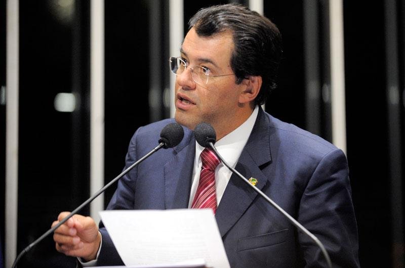 Dilma troca Romero Juc&aacute; por Eduardo Braga na lideran&ccedil;a do governo no Senado