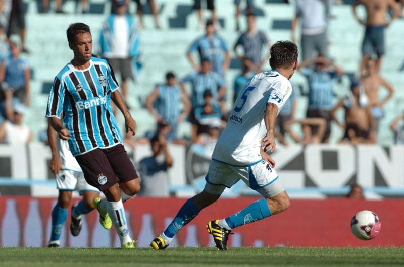 Meia afirma que est&aacute; cada vez mais adaptado ao futebol do Gr&ecirc;mio