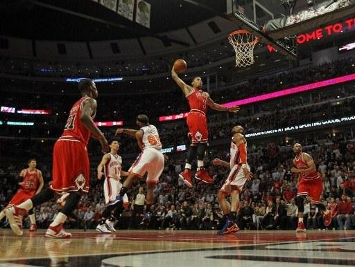 Derrick Rose foi o cestinha da partida e ainda obteve seis rebotes