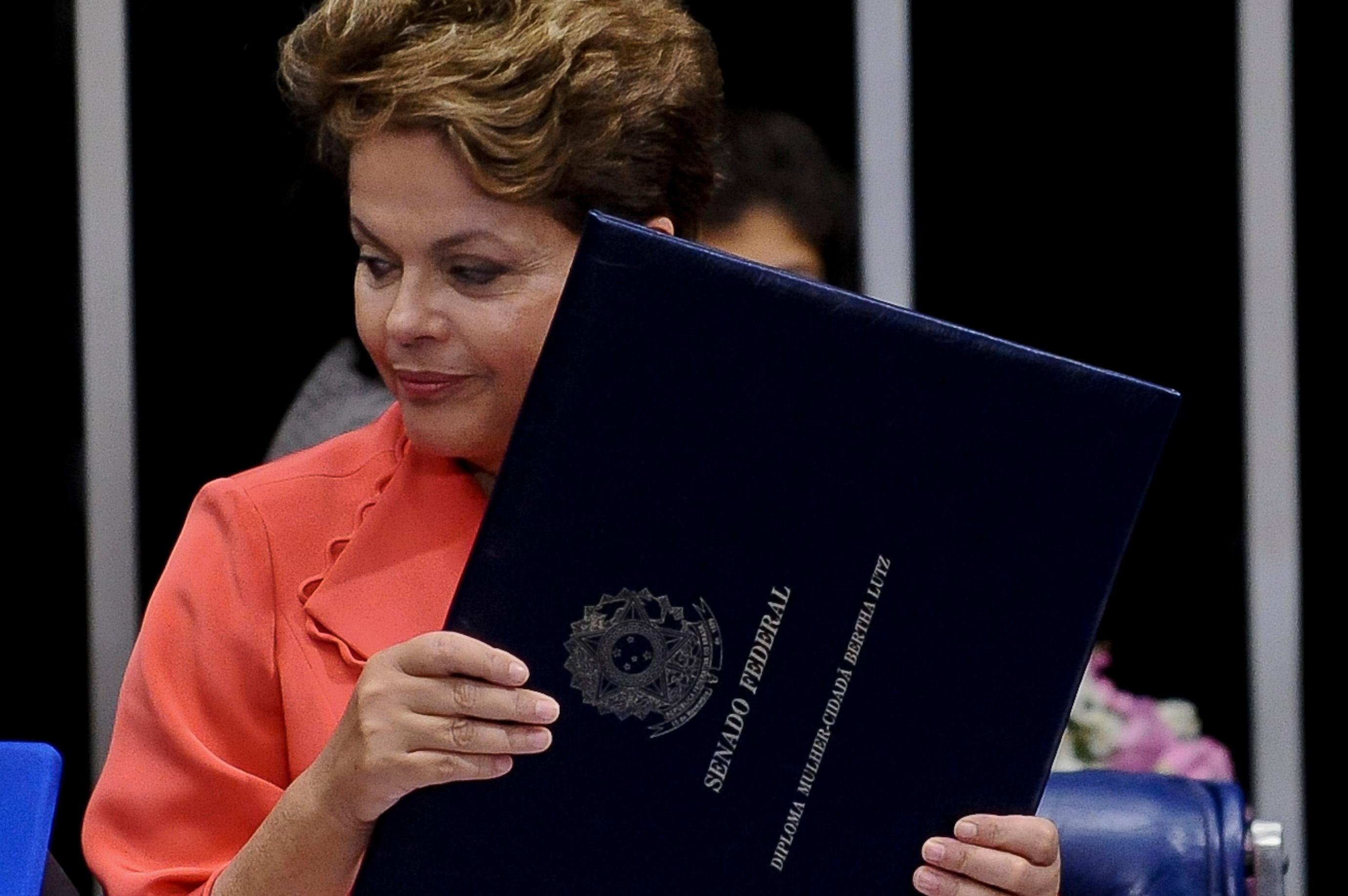 Dilma recebeu pr&ecirc;mio Mulher Cidad&atilde; Bertha Lutz no Congresso Nacional
