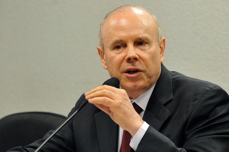 Mantega diz que 2012 ser&aacute; ano de desafio para a economia