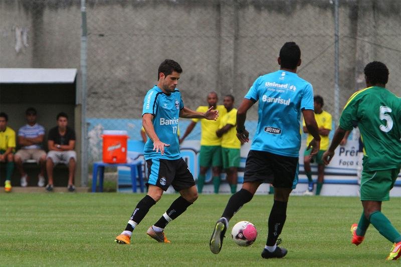Miralles participa de jogo dos reservas e &eacute; observado por Luxemburgo