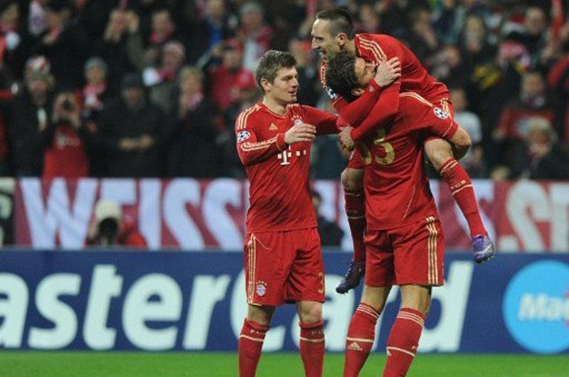 Mario Gomez marca 4 e Bayern avan&ccedil;a na Liga