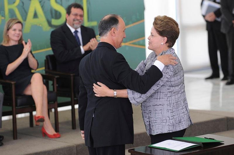 Dilma empossa o novo ministro 