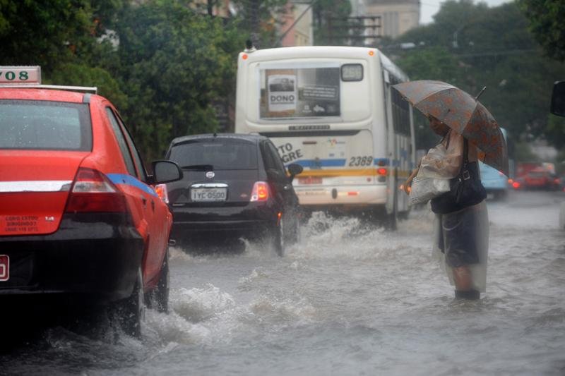 Porto Alegre teve quase os 104mm da m&eacute;dia do m&ecirc;s em 12 horas de chuva