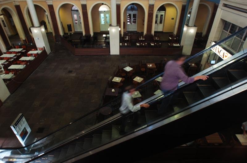 Escada rolante do Mercado P&uacute;blico n&atilde;o funciona desde janeiro