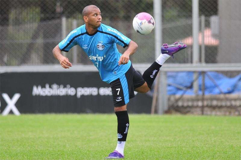 Gabriel elogia e n&atilde;o teme concorr&ecirc;ncia na lateral do Gr&ecirc;mio 