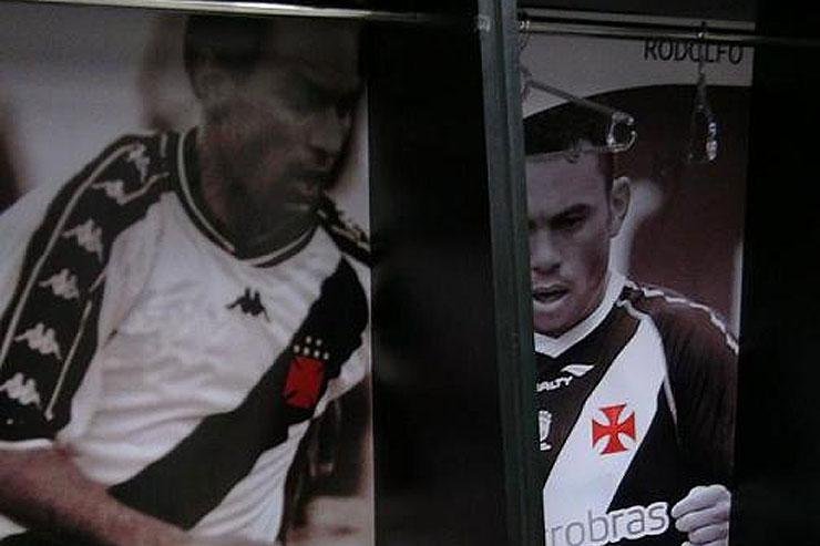 Edmundo ganhou um arm&aacute;rio personalizado no vesti&aacute;rio do time vasca&iacute;no