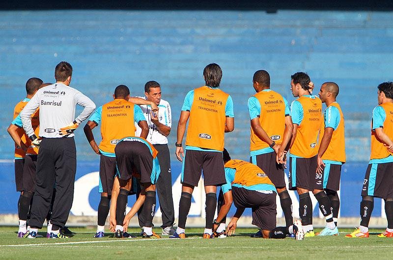 Luxemburgo confirma time do Gr&ecirc;mio em coletivo 