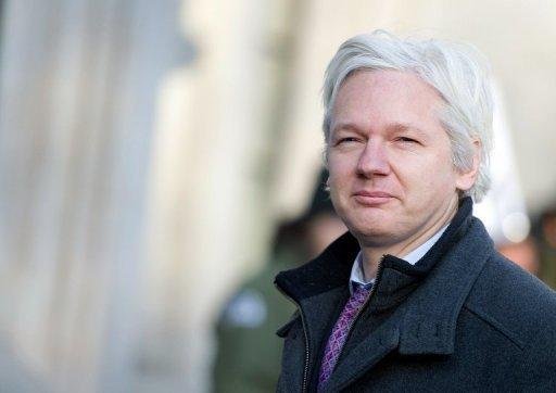 Julian Assange est&aacute; em pris&atilde;o domiciliar no Reino Unido