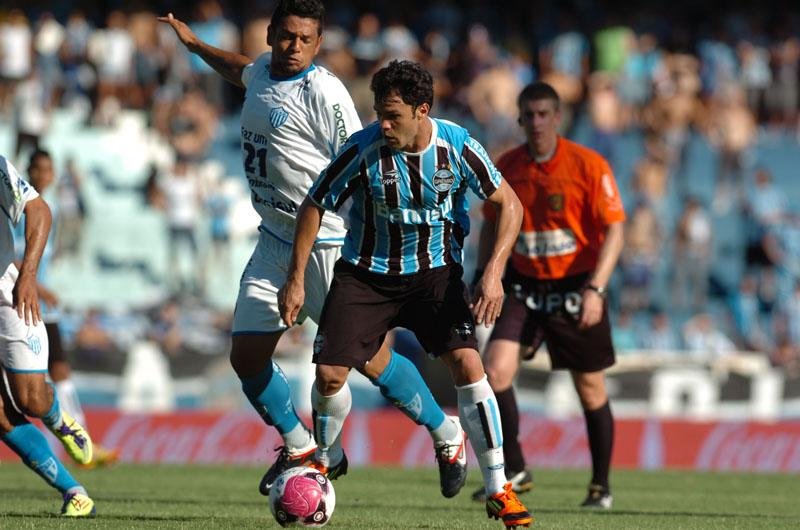 Gr&ecirc;mio encara Veran&oacute;polis neste domingo