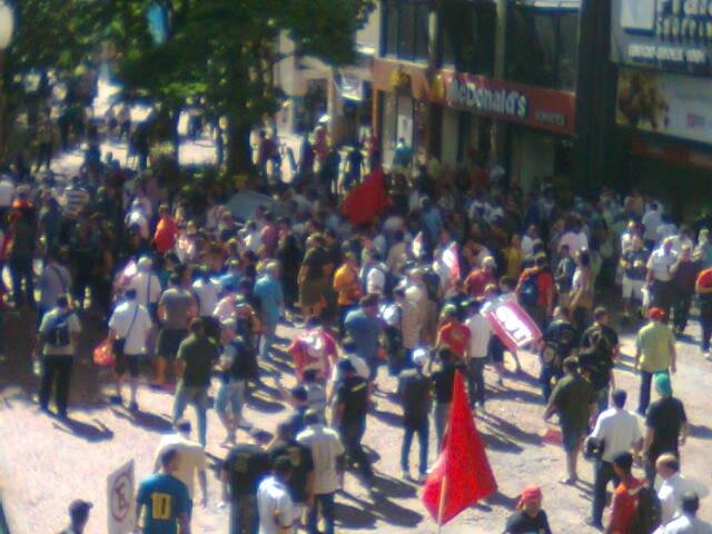Trabalhadores percorreram ruas de Porto Alegre