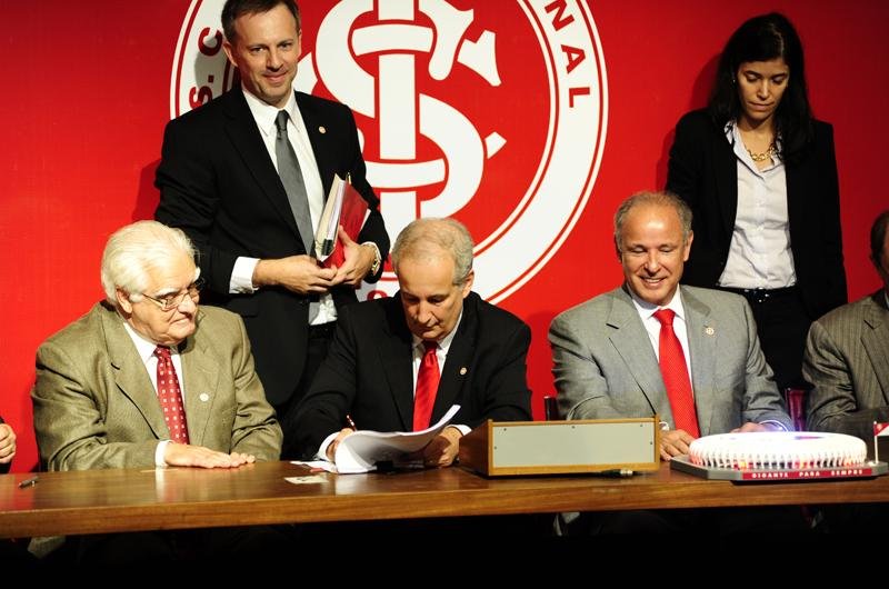 Presidente do Inter agradeceu apoiadores durante negocia&ccedil;&atilde;o