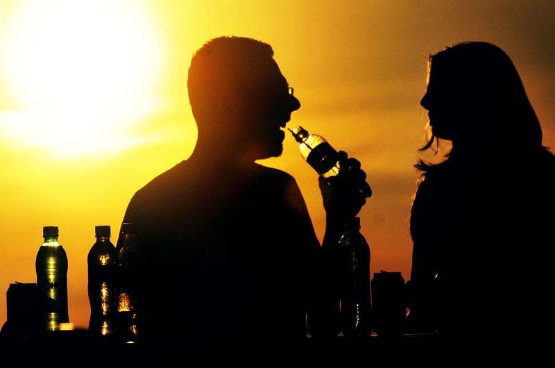 Ver&atilde;o se despede com belo p&ocirc;r do sol em Porto Alegre